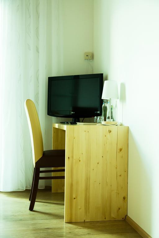 Hotel Vinothek Schwarzer Adler Ottensheim Extérieur photo